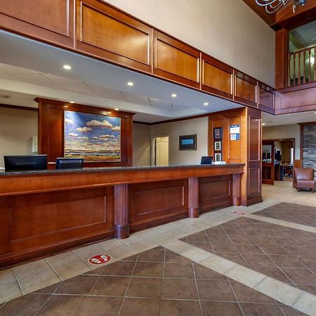 Best Western Plus Meridian Lloydminster Exterior photo