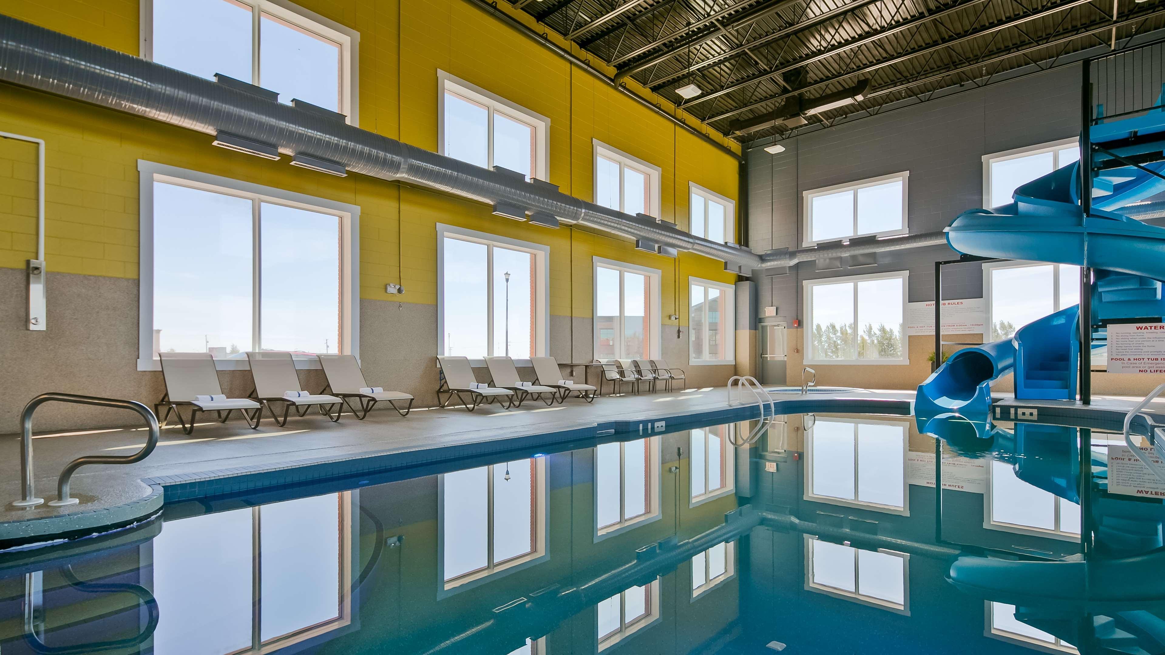 Best Western Plus Meridian Lloydminster Exterior photo